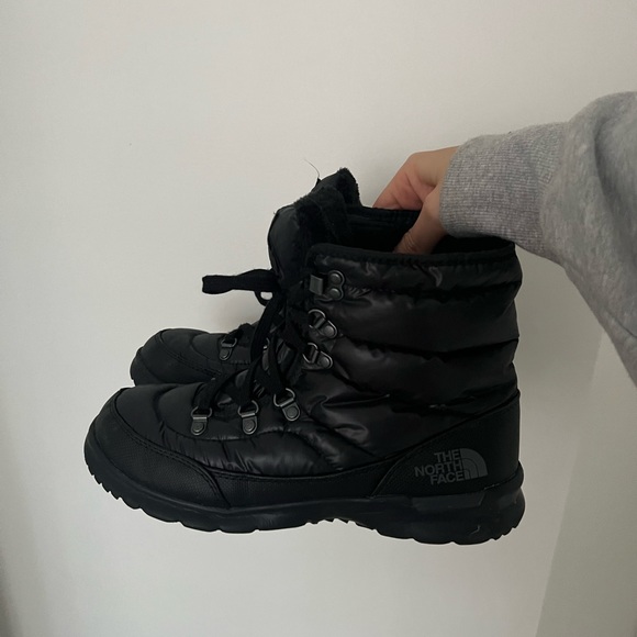 SOLD The North Face Thermoball Winter Boot - Picture 1 of 3